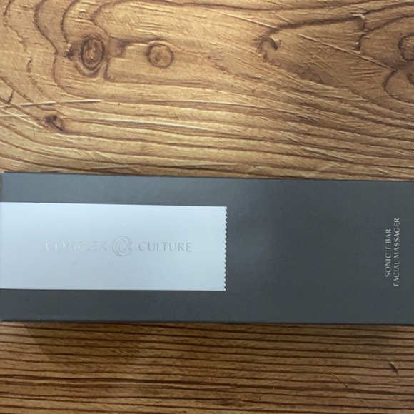 Moisturizers,detoxifying masks, makeup, eyeshadow pallets and much more! - Picture 6 of 13